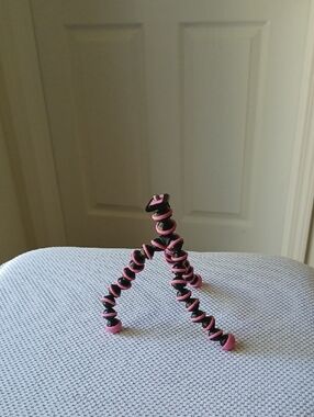 Source Unknown Black and Pink Flexible Octopus Tripod for Smartphones